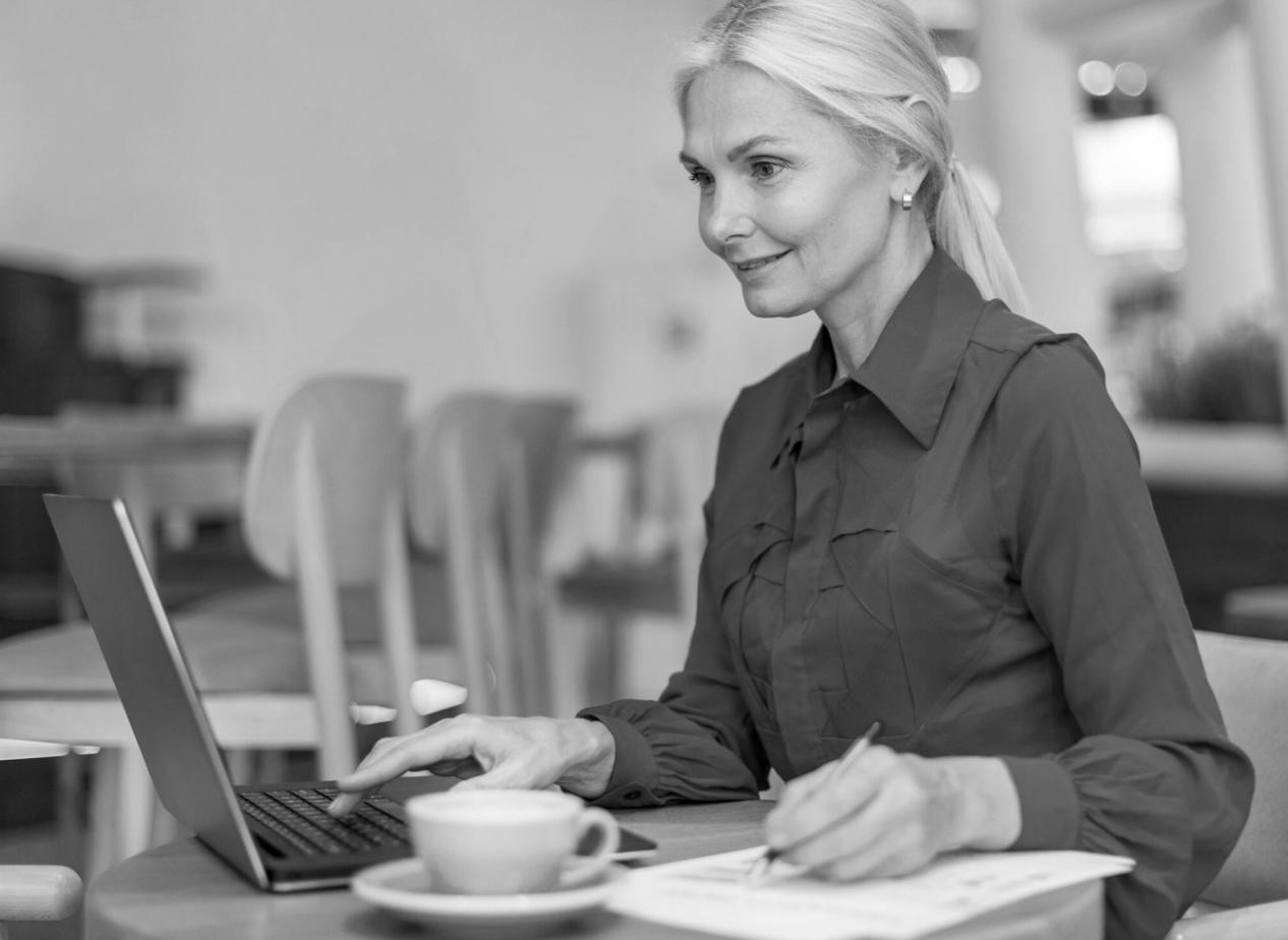 Startup-Team bei der Vorbereitung einer Investorenpräsentation