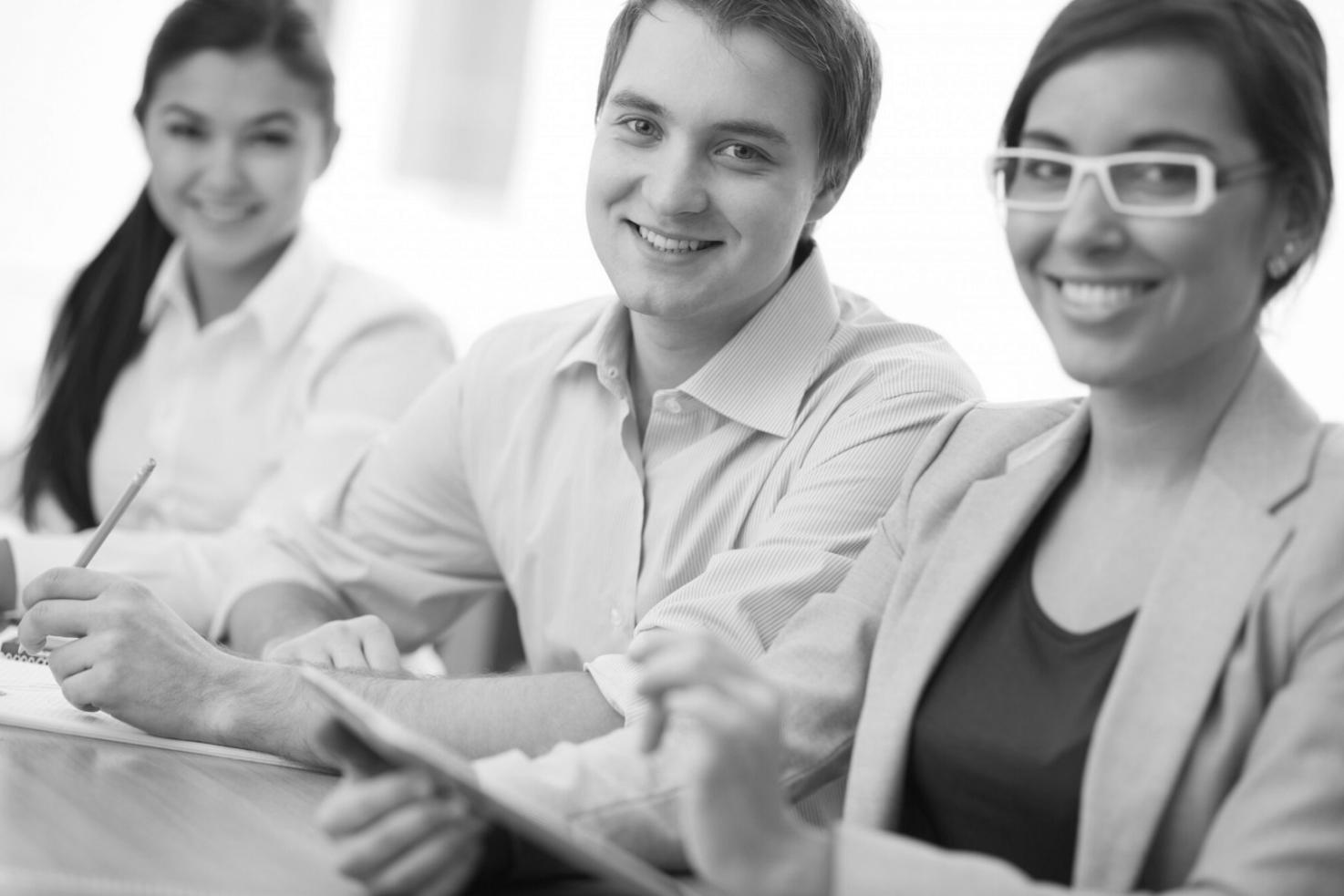 Detaillierte Finanzanalyse und Geschäftsdokumente