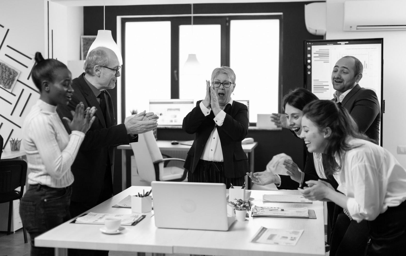 Erfolgreicher Vertragsabschluss nach Finanzierungsrunde